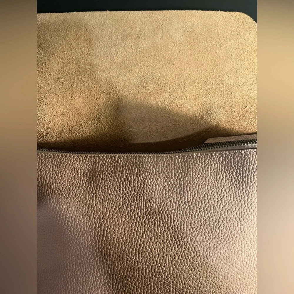 LEATHER PURSE with dust bag & extra strap 🎀🎀🎀🎀🎀🎀🎀🎀🎀🎀🎀🎀🎀🎀🎀🎀🎀🎀🎀 - Picture 8 of 9